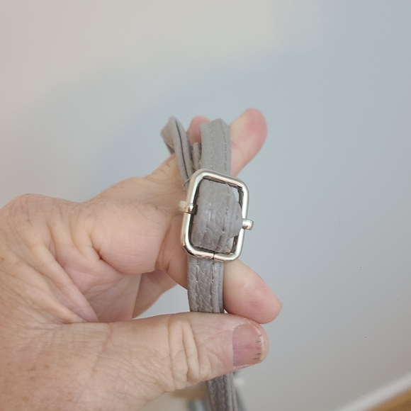 Adrienne Vittadini Studio Phone Charging RFID Wallet Crossbody Grey w/Cord Z NWT - Picture 8 of 11